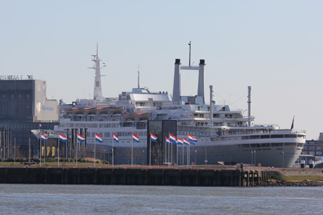 Cruiseschip De SS Rotterdam a.k.a. The Grande Dame