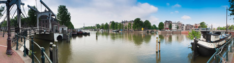 Bedrijfsuitje op het water in Amsterdam