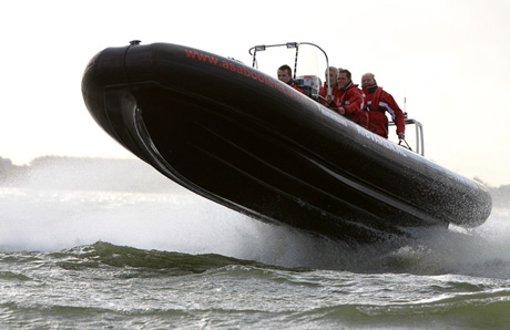 RIB varen in Muiden - Even los van het water, want het gaat hard